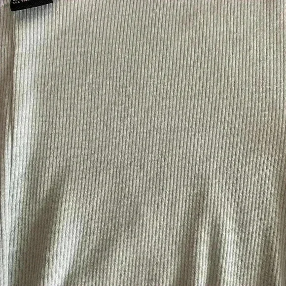 Forever 21 crop top with twist detail at waist - Picture 4 of 6